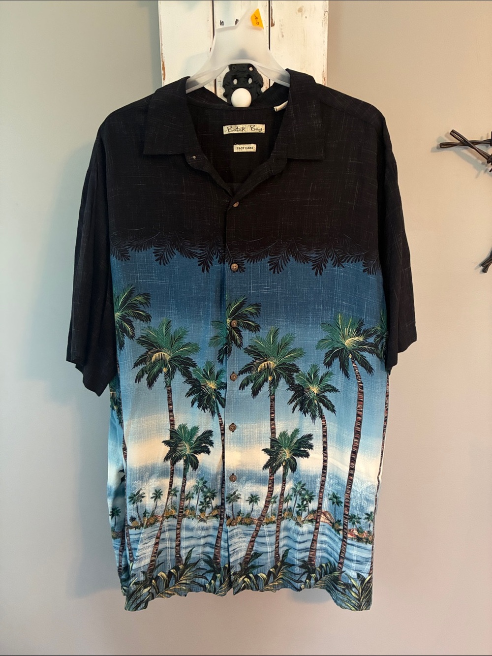Men’s casual beach vibe palm tree button down shirt